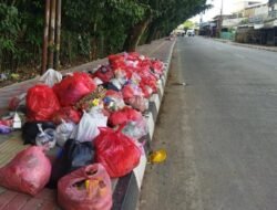 Sampah Berbulan-bulan Menumpuk di Serpong, Warga Ngeluh!