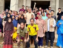 Andre Rosiade Serahkan Bantuan, Ratusan Nyawa Terlindungi dari Banjir Bandang di Padang