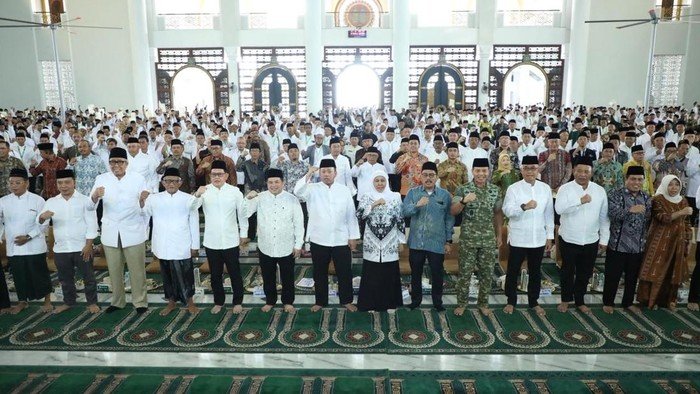Nusron Serahkan 2.532 Sertipikat Tanah Wakaf, Buka Akses Baru bagi Warga Jatim