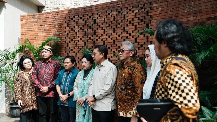 **Kemenbud Dorong Musyawarah Keluarga Keraton Solo Setelah PB XIII Meninggal**