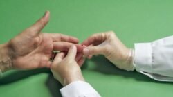 Keracunan Akibat Minum Darah Sendiri: Kisah Remaja yang Perlu Diwaspadai