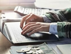 **Stres Finansial Bisa Picu Penyakit Jantung, Ini Faktanya**