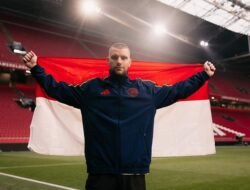 **Maarten Paes ke Ajax: Peran Jordi Cruyff dan Denny Landzaat dalam Transfer Menarik Ini?**