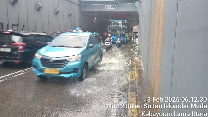 Banjir Imbas Lalin, Kebayoran Underpass Simprug Terendam 25 cm