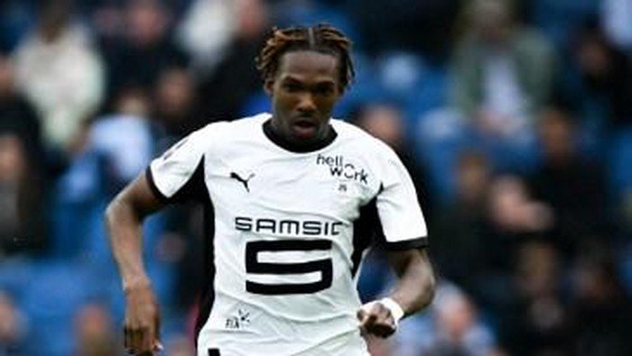 **Resmi! Liverpool Kalahkan Chelsea, Dapatkan Bek Muda Jeremy Jacquet**