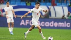 [“Penyebab Utrecht Putus Kontrak Ivar Jenner”: Skandal Gaji atau Masalah Performa?”]