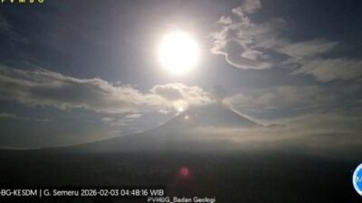 “Gunung Semeru Luncurkan Letusan 700 Meter, Ancaman Api Terbarumu Hari Ini”