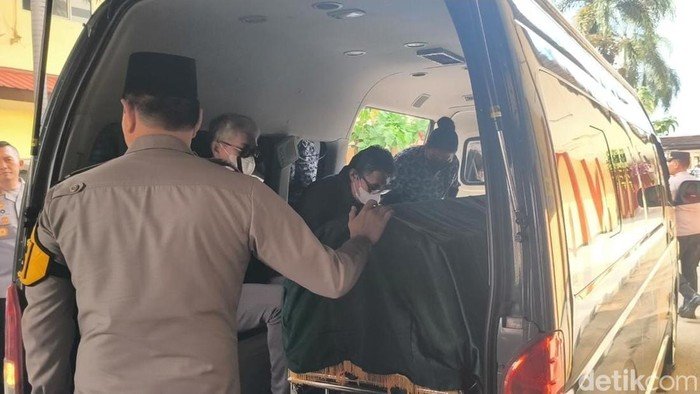 **Eyang Meri Hoegeng Diberangkatkan ke Depok, Istri Jenderal Iman Santoso Meninggal Dunia**