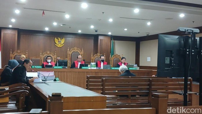 Luhur Budi Djatmiko Dituntut 5 Tahun Penjara: Korupsi Lahan Rp 348 M, Terkuak!