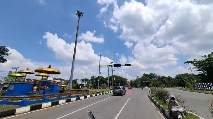 Prabowo Minta Tertibkan Baliho Semrawut, Pekanbaru Justru Sudah Ciamik: Perbandingan yang Membuat Heboh!