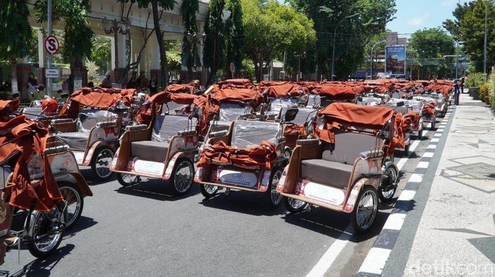 Prabowo Berikan 200 Becak Listrik untuk Lansia Lamongan, Solusi Transportasi Ramah Lingkungan!