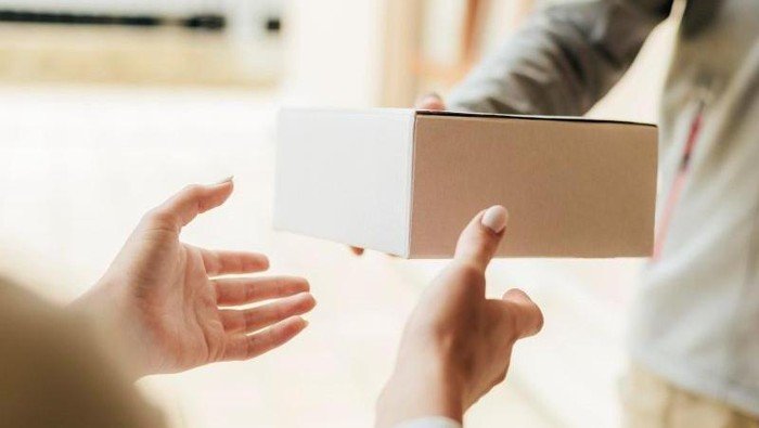 Viral! Pria Santai Curi Paket Depan Anak-Istri di Kalibata, Polisi Segera Telusuri