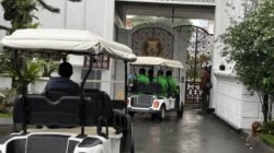 “Cak Imin Naik Mobil Golf, Menuju Istana untuk Temui Prabowo! PKB Rombongan Siap Bergerak!”
