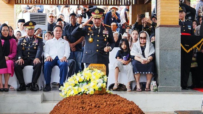 Kapolri: Eyang Meri Hoegeng, Inspirasi Utama untuk Jaga Integritas!