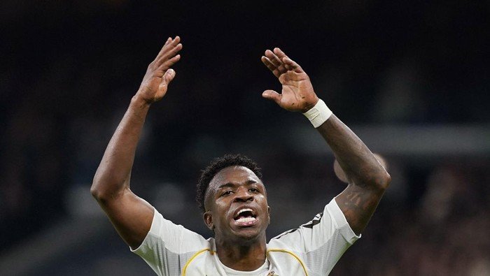 Belum Puas dengan Benzema, Al Hilal Intip Peluang Rekrut Vinicius - Update 1