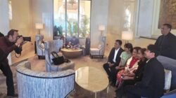 **Megawati dan Wartawan, Ditangkap Kamera Prananda Prabowo dalam Momen Langka di Abu Dhabi**