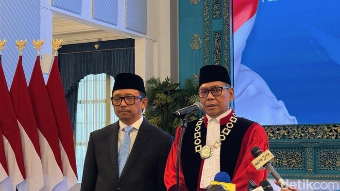 Adies Kadir, Resmi Jadi Hakim MK, Tolak Gugatan Golkar!