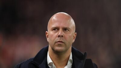 “Arne Slot: Trofi Lebih Penting dari Gaya Main? Diskusi Hebat Sepak Bola!”