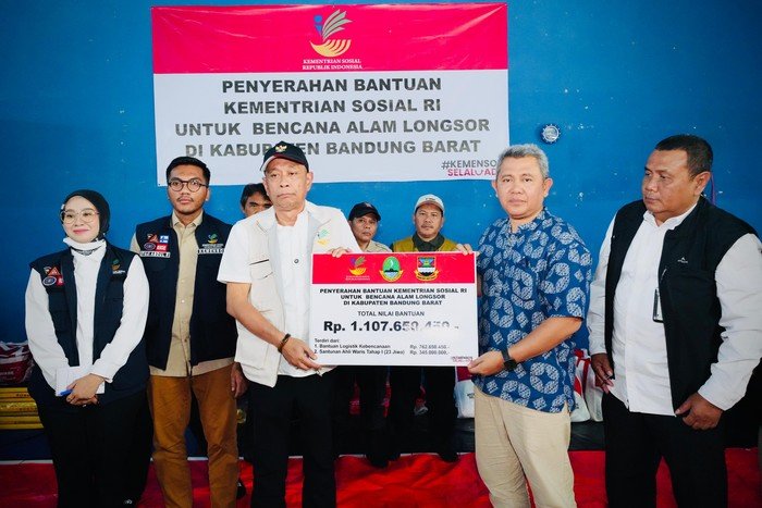 Wamensos Salurkan Santunan Duka Korban Longsor Cisarua, Solidaritas Masyarakat Berbunga