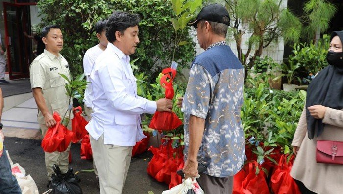 **Gerindra Tanam Keberlanjutan dengan Bibit Pohon Buah di HUT Ke-18**