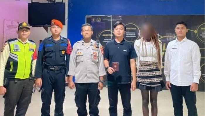 WN Prancis 8 Hari Terlantar di Gambir, Polisi Bantu ke Imigrasi