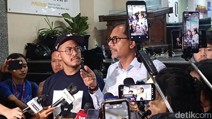 **8 Jam Diperiksa, Pandji Ditanya 63 Pertanyaan soal 'Mens Rea'**