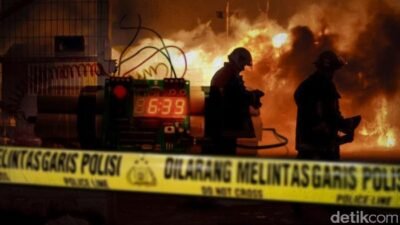 **Bom Bunuh Diri di Masjid Islamabad: 31 Tewas, 131 Terluka dalam Serangan Menyedihkan**