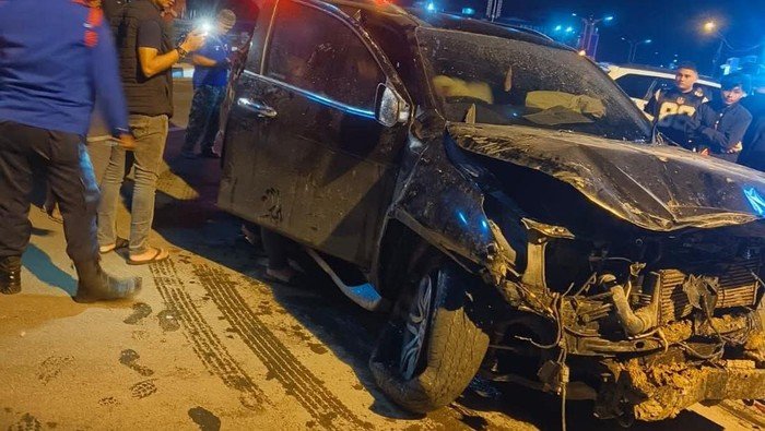 ABG Bawa Fortuner Pemkab Malu, Tabrak Warung dan 2 Warga di Sulbar