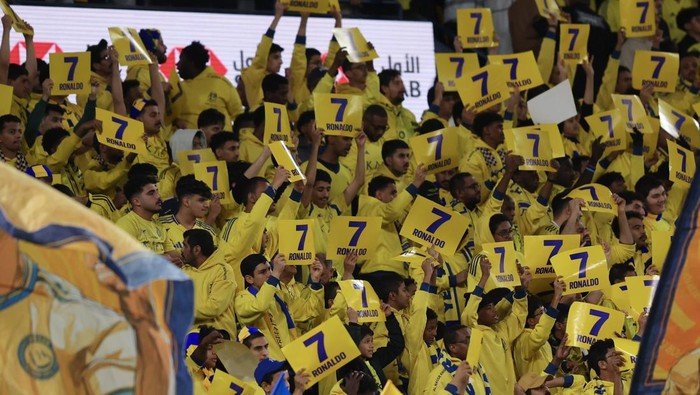 Fans Al Nassr Rela Tanpa CR7, Tetap Dukung Ronaldo dengan Semangat!