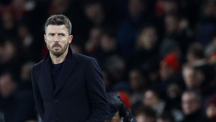 **Alasan MU Enggan Cepat-cepat Permanenkan Carrick: Performa Apik vs Keputusan Taktis**
