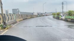 **Warga Teriak: Lubang di Flyover Ciputat, Tangerang Selatan, Ancam Keselamatan Pemotor!**