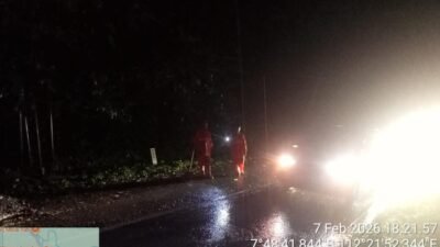 **Tebing di Ngantang Longsor, Akses Malang-Kediri Diberlakukan Buka Tutup**