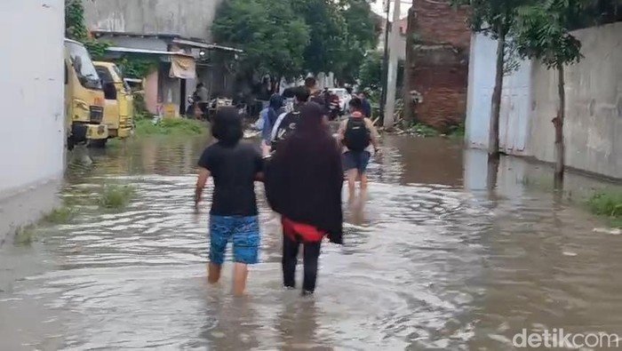 Banjir Menerjang 4 Desa di Cirebon, 770 KK Terdampak