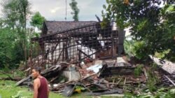 “Puluhan Rumah di Tulungagung Rusak-1 Roboh, Angin Kencang Menyapu Desa”