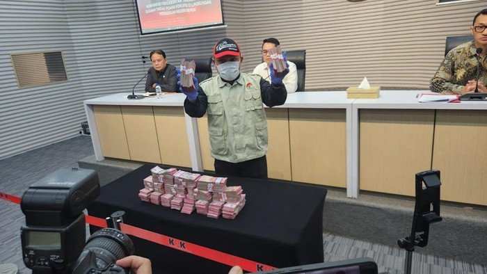 OTT Hakim PN Depok: KPK Ungkap Korupsi di Takhta Keputusan!