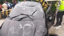 Tragis! Sedan Terbalik di Tol Jagorawi, 2 korban Luka Berat