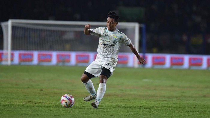 Persib Bandung Relokasi Febri Hariyadi ke Persis Solo demi Peningkatan Menit Bermain
