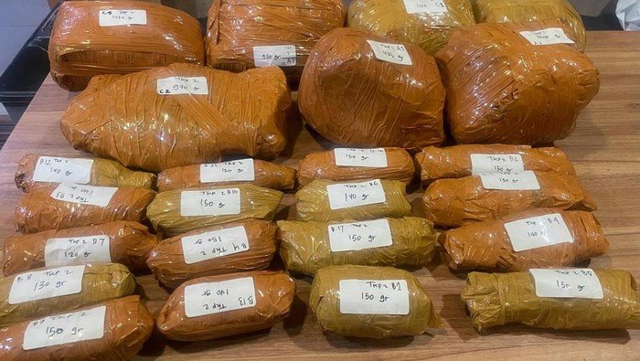 Narkoba Bersembunyi di Parkiran RS! 9,4 Kg Ganja Ditemukan dalam Mobil Angkut Narkoba