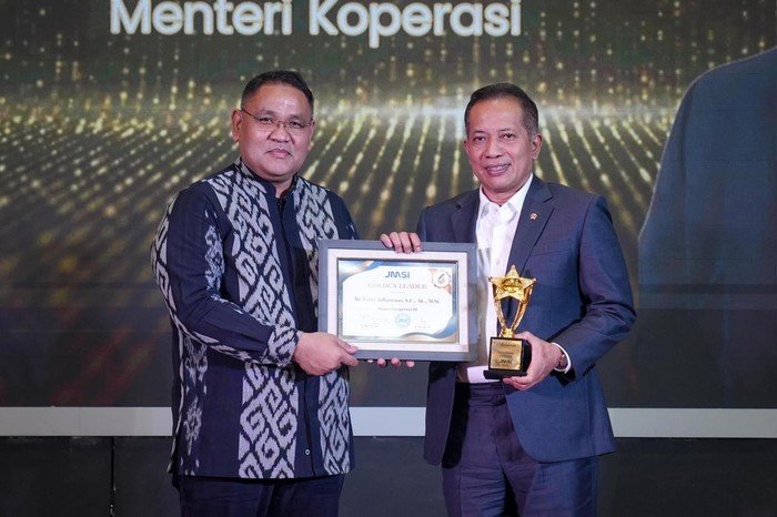 Menteri Koperasi Ferry Juliantono Raih Golden Leader Award, Gelorakan Inovasi Koperasi!