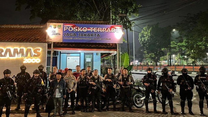 Brimob Tegaskan Kekuatan dengan Amankan 4 Pemuda Bersajam di Patroli Jaga Jakarta