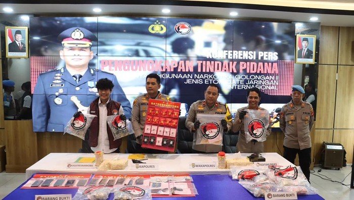 **Polres Tanjung Priok Sita 5 Ribu Vape Berisi Narkoba dari Jaringan Internasional**