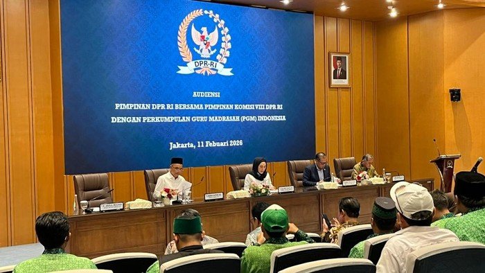 Guru Madrasah Swasta Ngadu ke DPR: Tak Bisa Ikut PPPK, Gaji Rp 300 Ribu