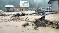 Banjir Bandang Menerjang 6 Kecamatan di Tapteng, Jembatan Darurat Hanyut dalam Sekejap