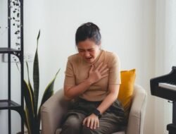 Sakit Dada Dikira ‘Angin Duduk’, Padahal Bisa Indikator Serangan Jantung