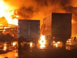 **9 Jam Berjibaku, Kebakaran Pabrik Cat di Cikupa Tangerang Akhirnya Padam dengan 0 Korban Jiwa**