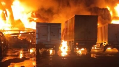 **9 Jam Berjibaku, Kebakaran Pabrik Cat di Cikupa Tangerang Akhirnya Padam dengan 0 Korban Jiwa**