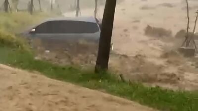 Banjir Deras Hanyutkan Mobil di Bogor, Momen Ngeri yang Menerjang Desa Bojongkoneng