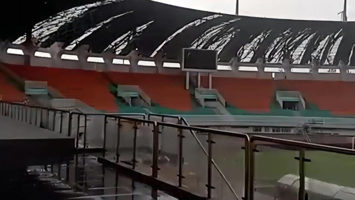 Atap Stadion Pakansari Bogor Rusak Diterjang Angin Kencang, 1 Orang Terluka: Bencana yang Tidak Terduga