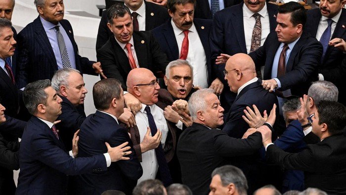 Adu Jotos di Parlemen Turki: Erdogan Tunjuk Menteri Baru, Bikin Gelombang Kontroversi Besar!