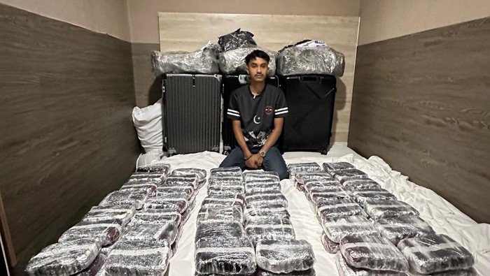 KURIR NARKOBA ASAL MALAYSIA TANGGALAN POLISI DI DUMAI, 99 Ribu Butir Happy Five Disita!